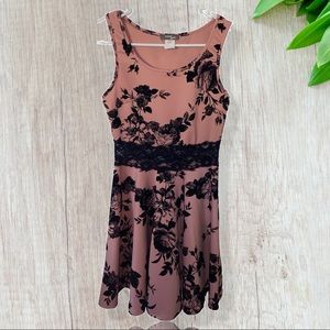 Small floral print dress, mid-mesh section